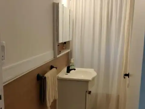 Casa de 3 ambientes con local y terraza – uso mixto