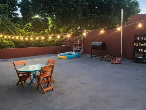 Casa de 3 ambientes con local y terraza – uso mixto