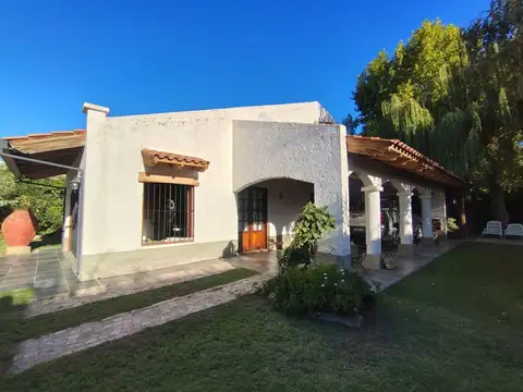 Casa en Venta con 2 cocheras