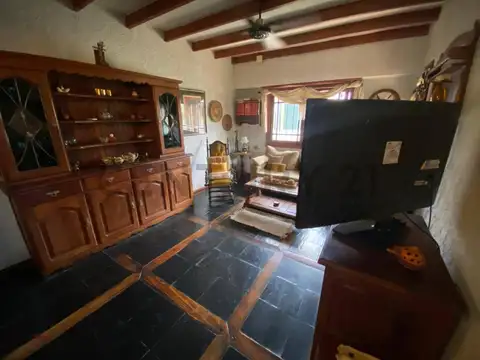 Chalet en esquina 5 amb en Banfield | 279 m² | Patio + parrilla + cochera | Apto crédito
