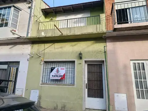 Venta de PH de 2 plantas independiente con excelente ubicacion en Villa Adelina