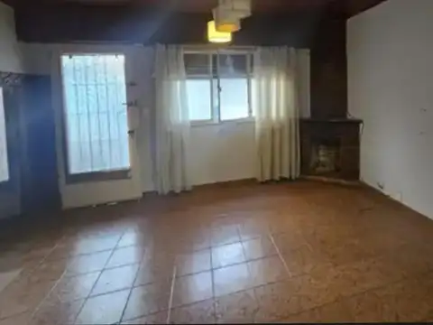 Venta de PH de 2 plantas independiente con excelente ubicacion en Villa Adelina