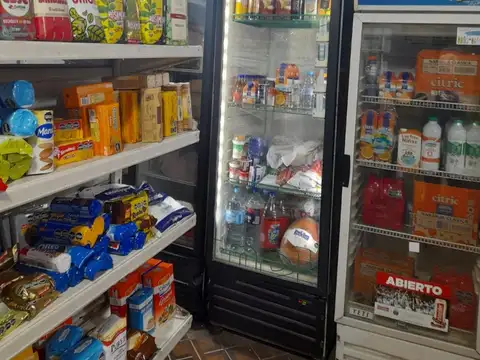 VENDE FONDO DE COMERCIO QUESERIA, FIAMBRERIA Y ALQUILA  LOCAL CON FONDO APTO PARA TODO RUBRO