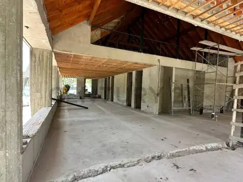 Casa en Venta con 3 cocheras