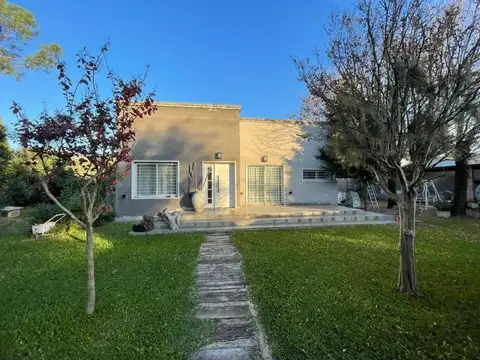 Venta amplia casa Pueblo Esther | Quincho y Pileta
