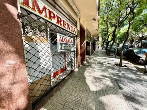 Local sobre Avenida FOREST - 80m2