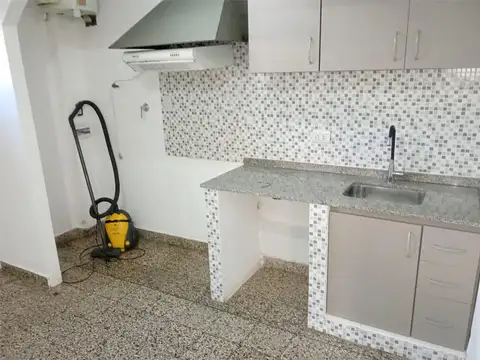 Depto Tipo Casa en Alquiler en Lanús Este, $ 450.000