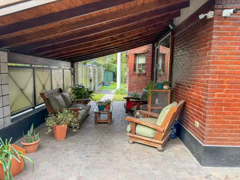 Casa en Venta con 4 cocheras