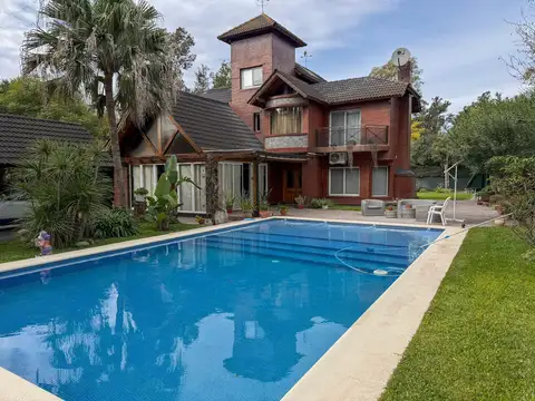 VENTA PERMUTA CASA DE CATEGORIA 7 AMBIENTES LELOIR
