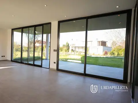 Casa 5 ambientes con 4 baños