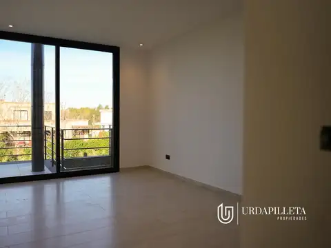Casa en Alquiler con 2 cocheras