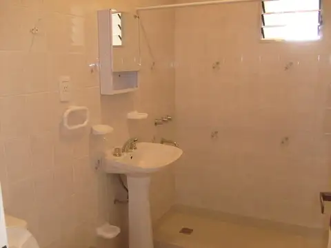 Complejo de 3 LOCALES + 2 DEPTOS