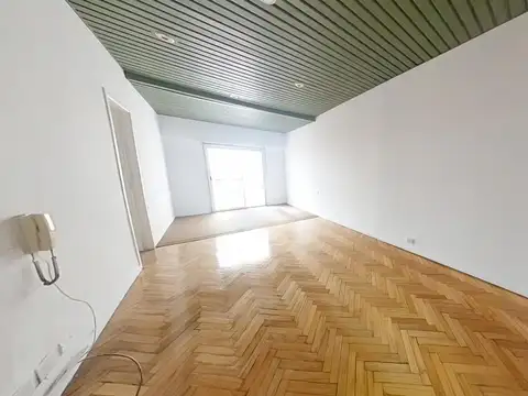 Amplio 3 ambientes c/ dependencia - Vivienda u oficina profesional - Excelente ubicación