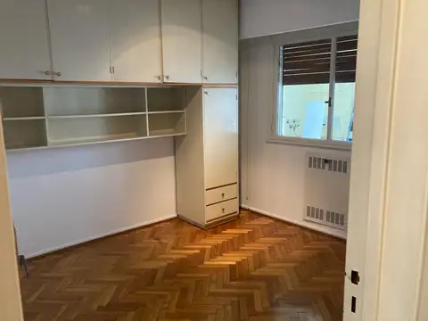HERMOSO DEPARTAMENTO DE 3 AMBIENTES CON BALCON - EDIFICIO SOBRE AV RIVADAVIA esq PUAN