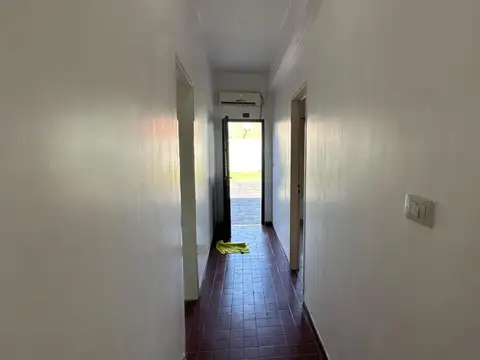 CASA 4 AMBIENTES + LOCALES COMERCIALES INGENIEROS ALLAN