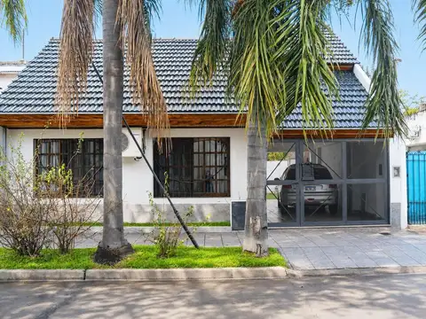 Venta de casa de cuatro ambientes en Haedo Sur Apto Credito