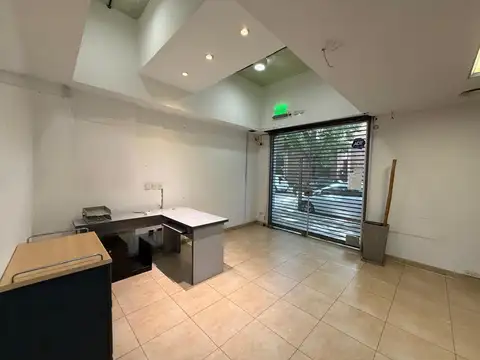 Local u oficina a la calle, 90 m2 centro Acassuso