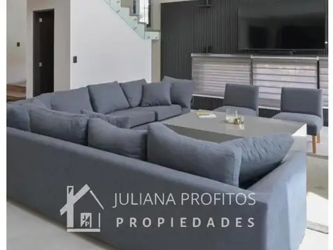 Casa en Venta con 2 cocheras