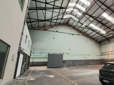 Excelente deposito en venta de 1700 m2 cubiertos en constitucion. Zonif: Mix 4.