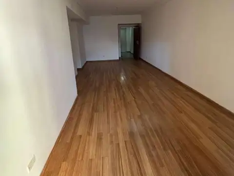 SEMIPISO DE 4 AMBIENTES AL FRENTE- PALIER PRIVADO  2 BAÑOS- DOBLE CIRCULACION- CON COCHERA FIJA- EDIFICIO CATEGORIA