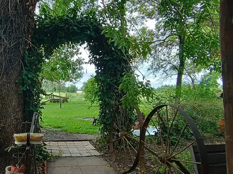 Venta de 2 hectareas,esquina 90x240. Casa, galpón y pileta.