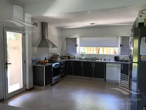 Casa en Alquiler con 1 cochera