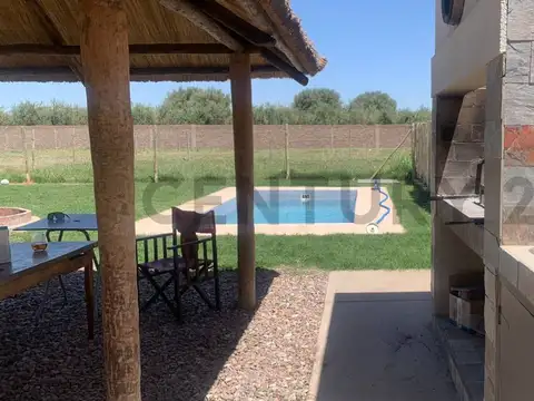 Casa en Venta con 2 cocheras