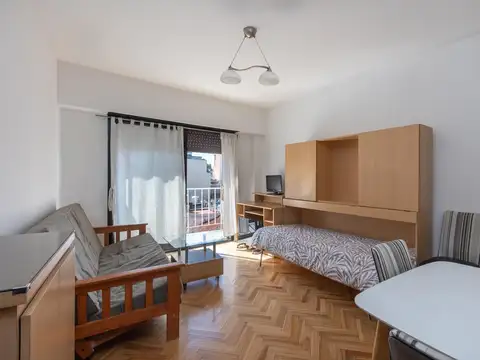 VENTA MONOAMBIENTE MUY LUMINOSO Y CON BALCÓN EN PALERMO