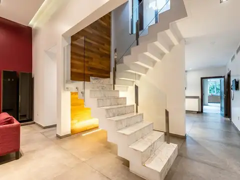 Casa en Venta con 3 cocheras