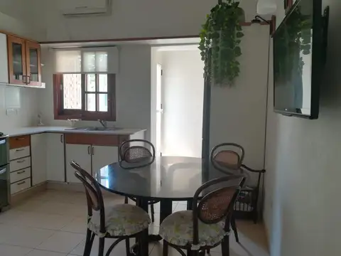 Casa en Alquiler con 3 cocheras