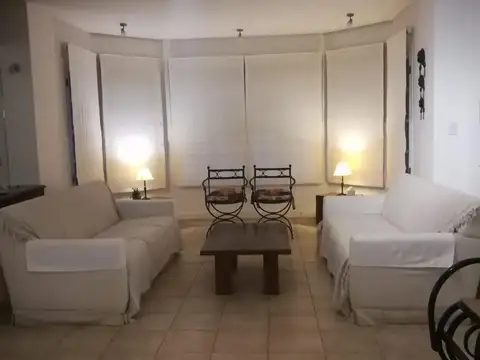 Casa en Alquiler en Bella Vista, USD 1.600