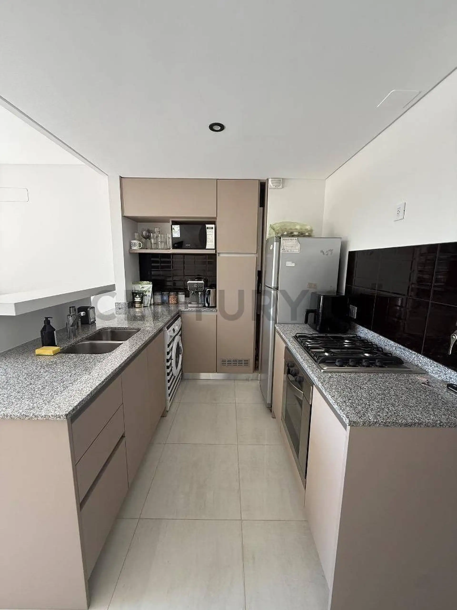 Depto 2 amb, 51m² cubiertos con balcón, parrilla y cochera — Terminal Vieja
