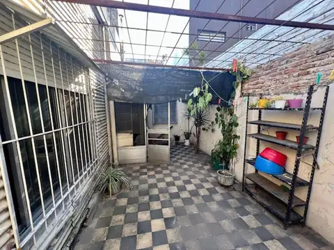 VENTA DE CASA EN LOTE PROPIO, JARDIN, COCHERA