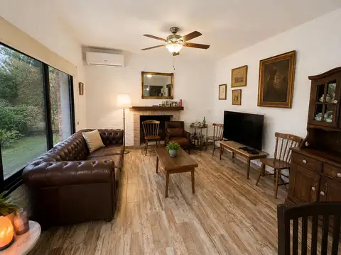 Casa en Venta con 3 cocheras
