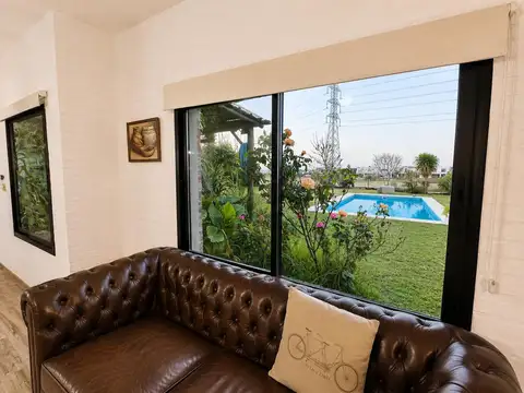 Casa a la laguna de 5 ambientes - APTA CREDITO