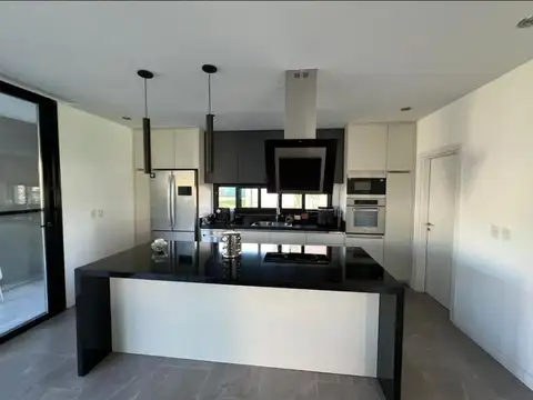 Casa 6 ambientes con 3 baños