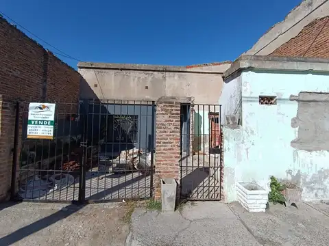 Casa a reciclar en Venta, Centrica.