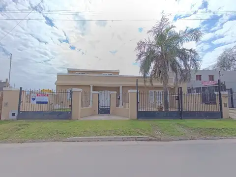 Venta de casa con departamento Arguello Córdoba