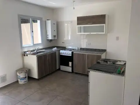 Casa en Alquiler con 1 cochera