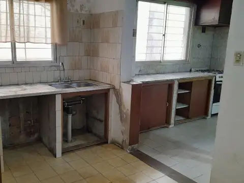 Casa 3 ambientes con 1 baño