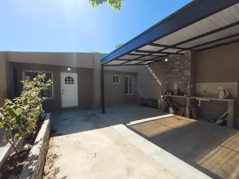 Casa 5 ambientes con 2 baños