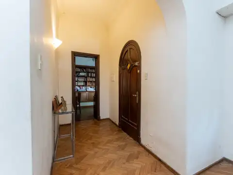Casa 8 ambientes con 3 baños