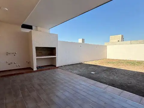 Casa 4 ambientes con 3 baños