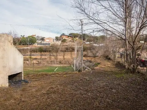EXCLUSIVO LOTE DE 3.013 m² c/ CANCHA DE FÚTBOL Y GRAN POTENCIAL DE DESARROLLO EN