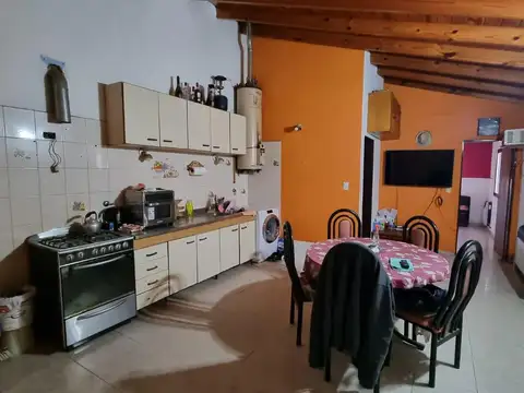 Casa en Venta con 3 cocheras