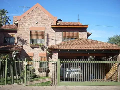 Chalet 7 Ambientes C/ Piscina