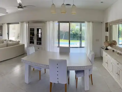 Casa en Venta con 8 cocheras