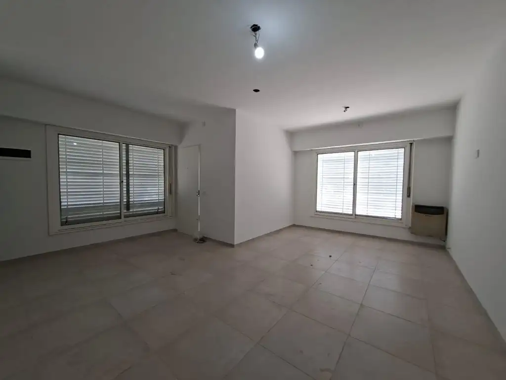 Dto a estrenar con patio - Calle 1 esquina 35
