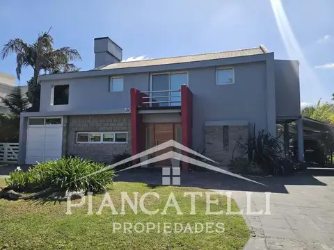 Casa en Venta con 4 cocheras