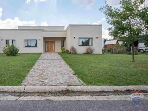 Casa 5 ambientes con 3 baños